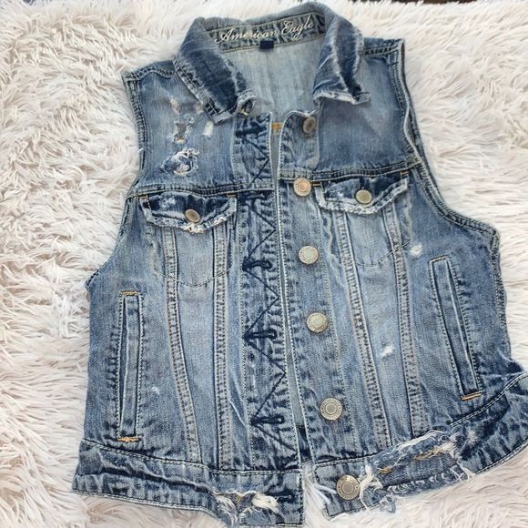 American Eagle Distressed Jean Vest - Picture 1 of 12
